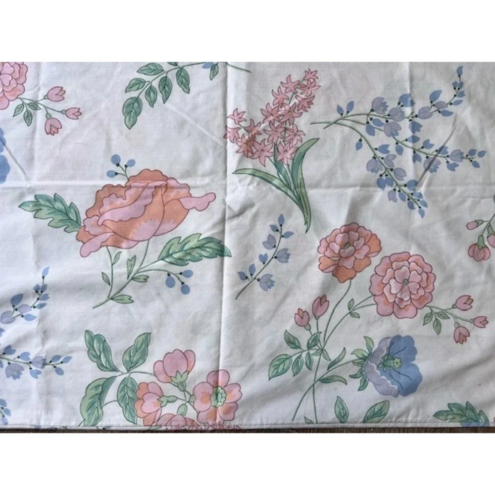 Vintage pair of pillowcases, Springs, floral‎ cottagecore floral